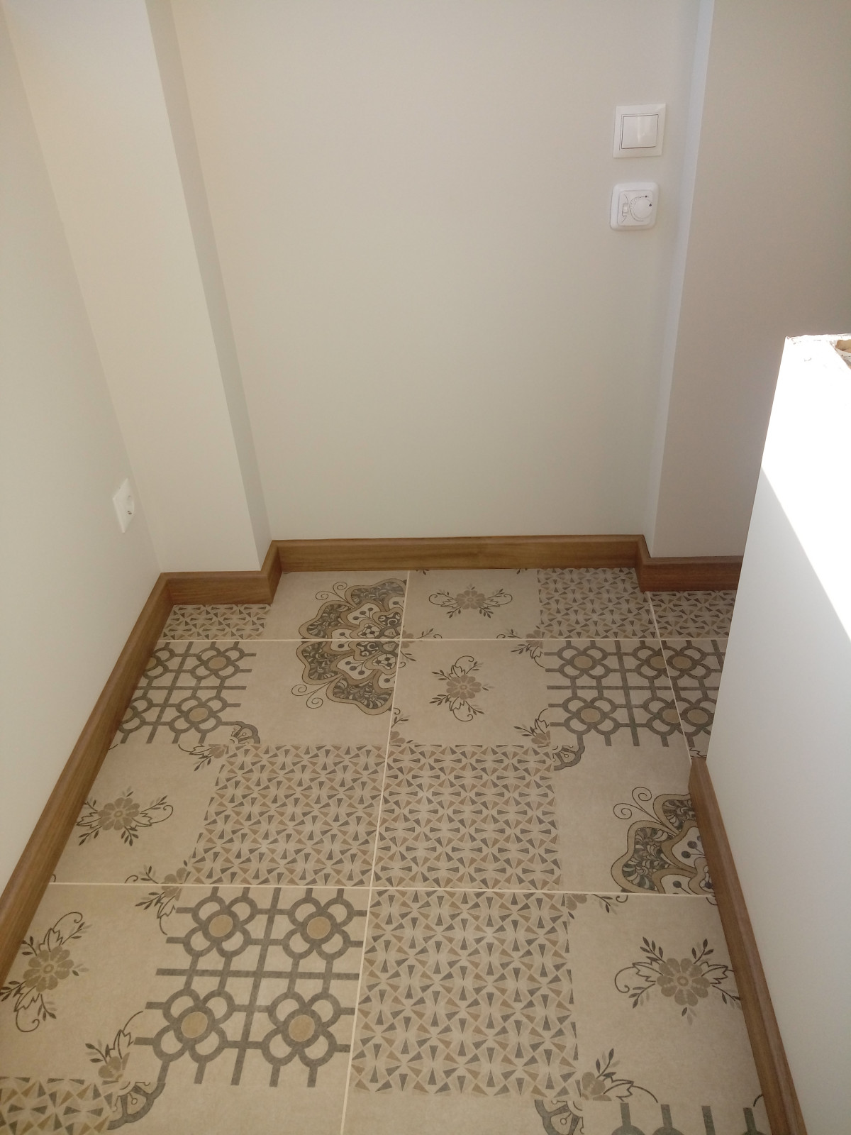 Кафель и ламинат. Стык в стык. Без порожков.