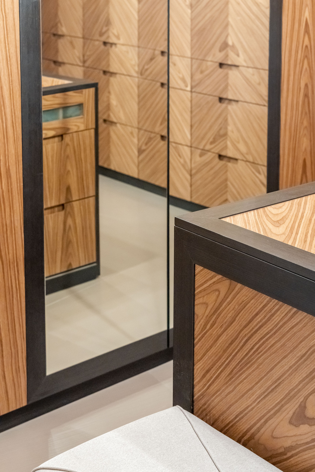 Обложка проекта: Гардеробная шпон