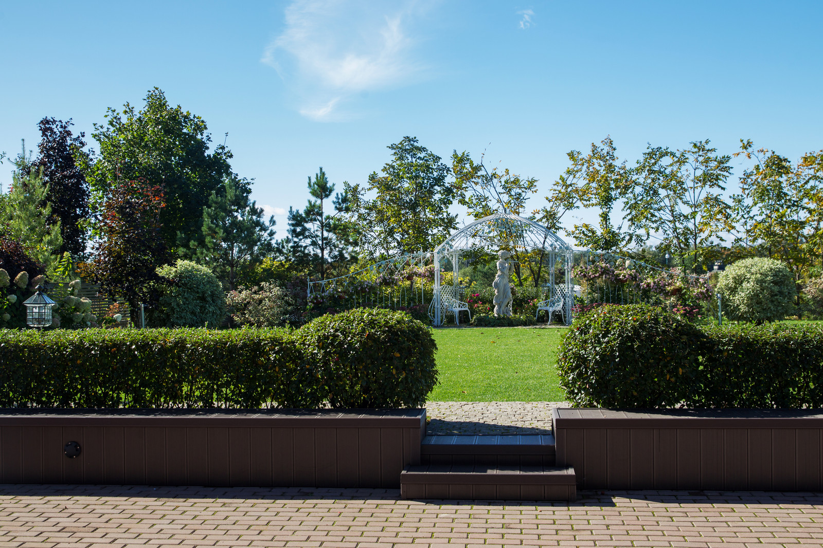 Сад на Пятницком шоссе.  Дизайнер Лариса Юрова