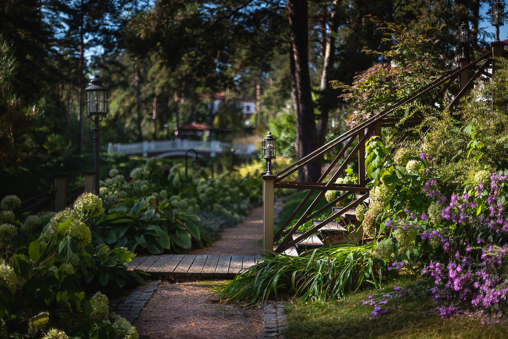 Сад в лесу в Московской области