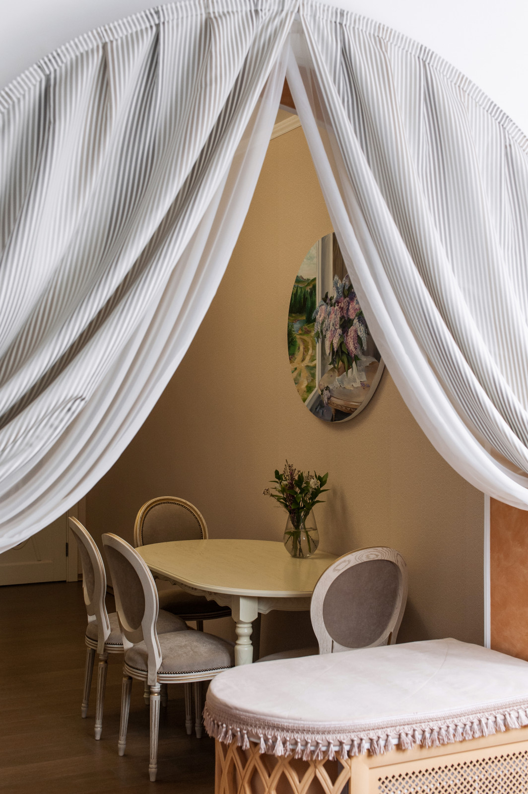 Французский прованс с элементами шебби-шик.