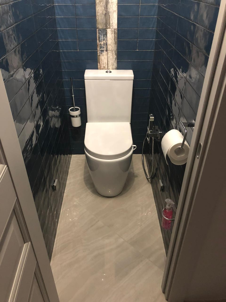 Обложка проекта: небольшая квартира с кухней в прихожей