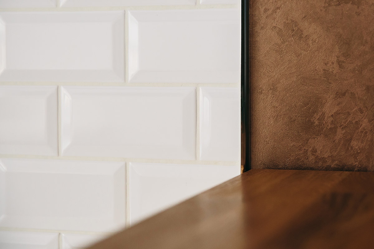 Кухня столовая с большим столом