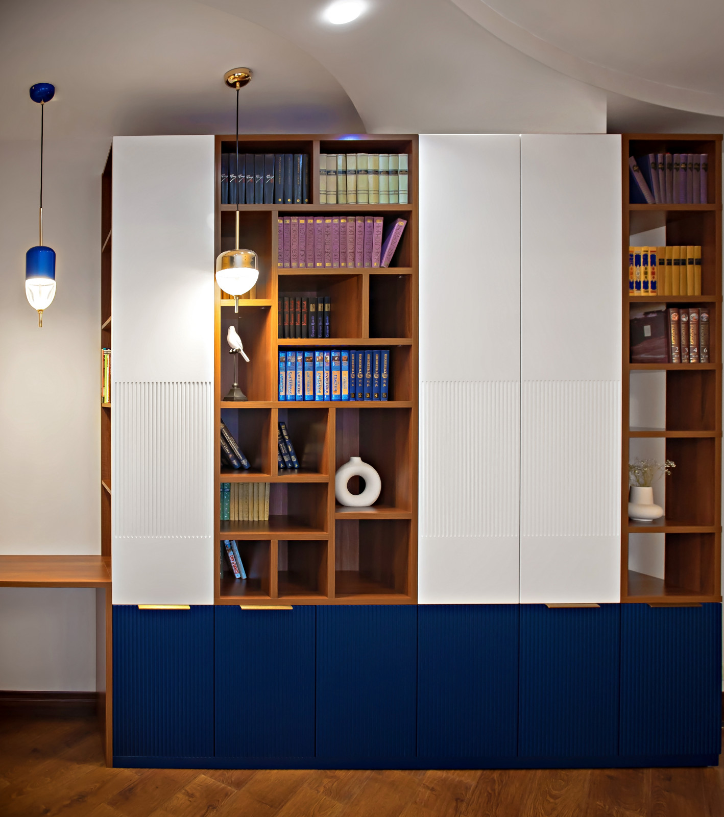 Шкафы и тумбы