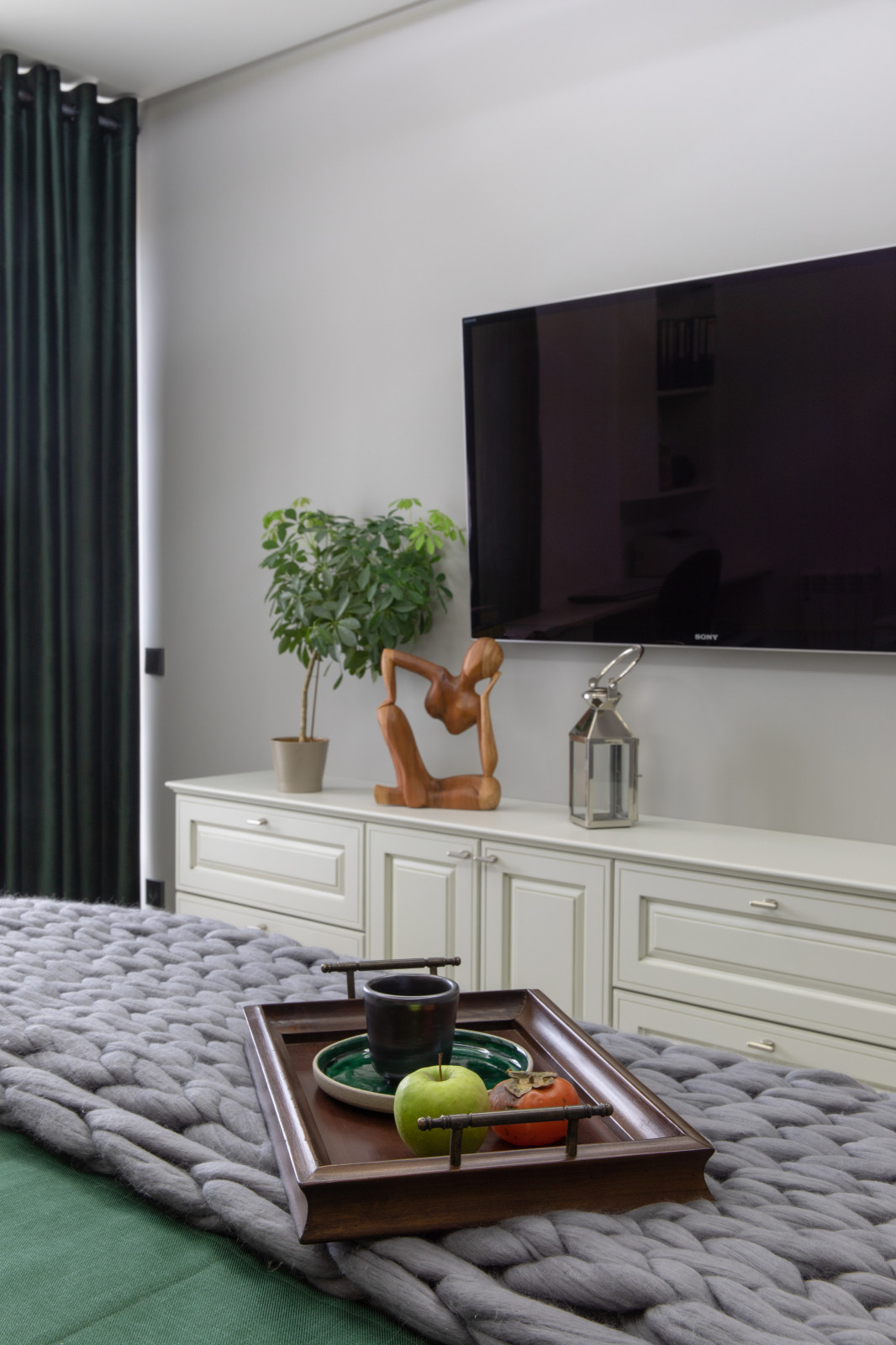 Квартира с зеленой стеной (реализация)