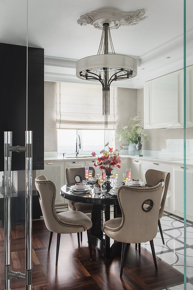 Квартира в Москве "Небо , самолёт , девушка"