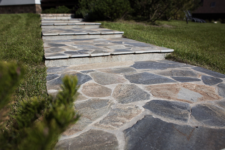 Каменный мотив