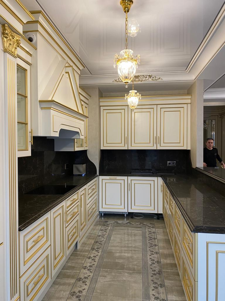 Обложка проекта: Кухня из Массива