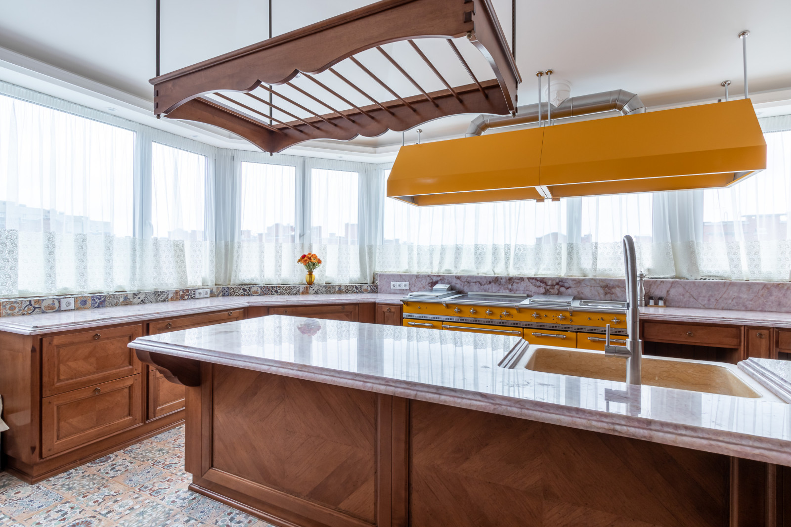 Дворец в многоквартирном доме