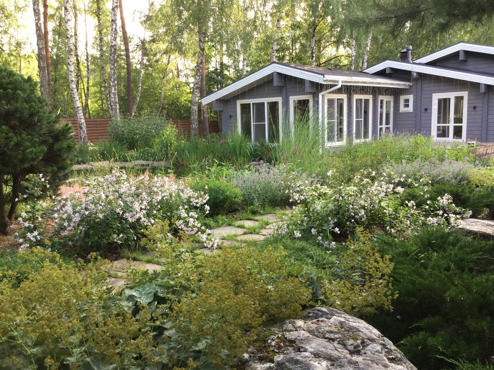 Озеро в лесу. Посёлок Приволье.