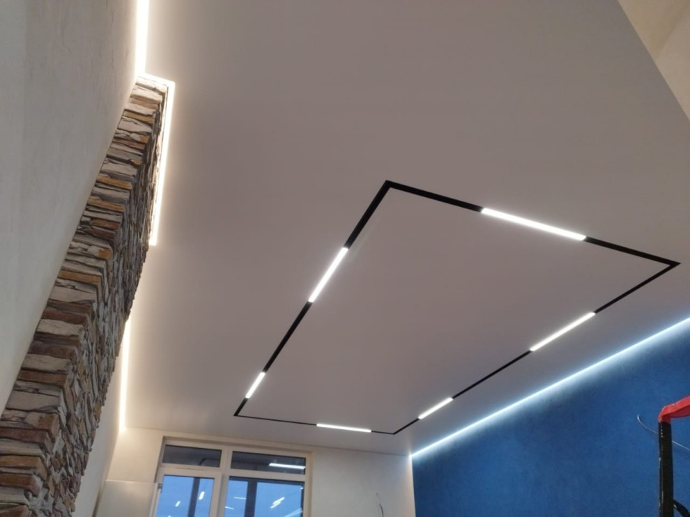 Обложка проекта: Натяжной потолок с утопленной низковольтной трековой системой Люмфер