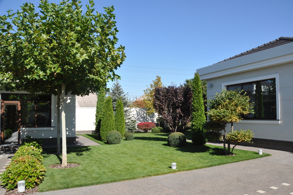 Private modern garden / Частный современный сад.