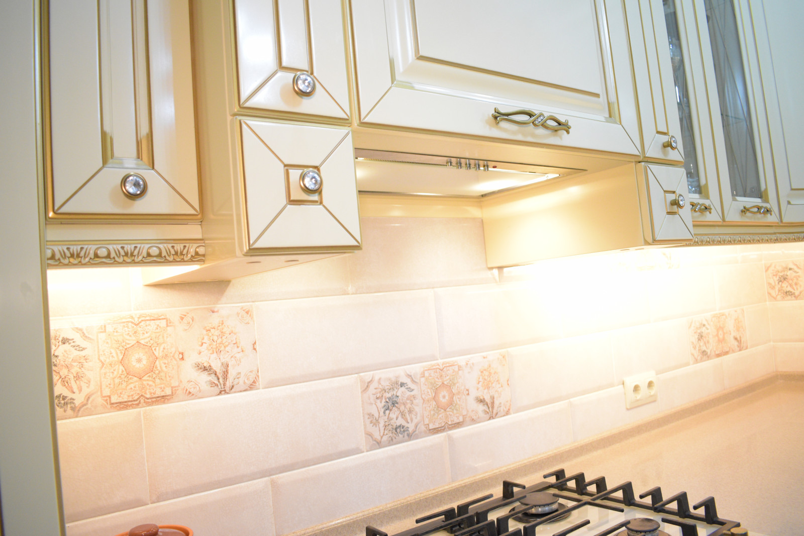 Кухня ЭКО из массива бука с золотой патиной