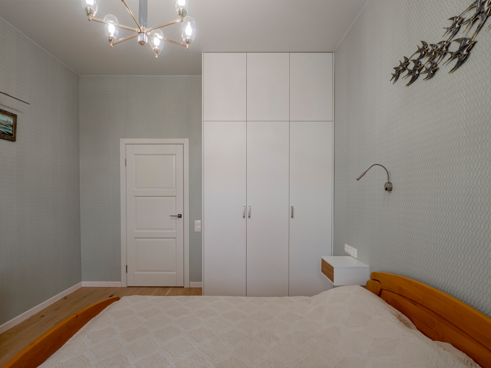 Меблировка спальни и кабинета в светло-мятном цвете