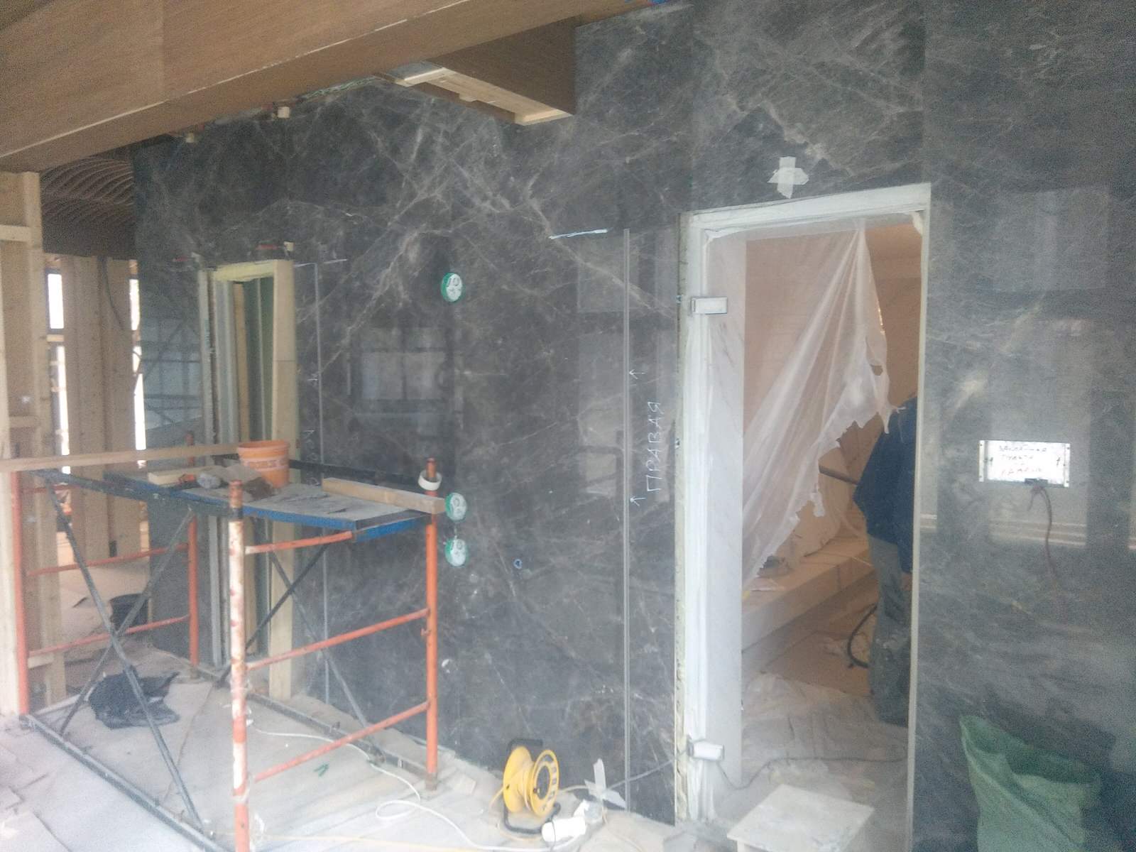 Обложка проекта: Облицовка стены мрамором.