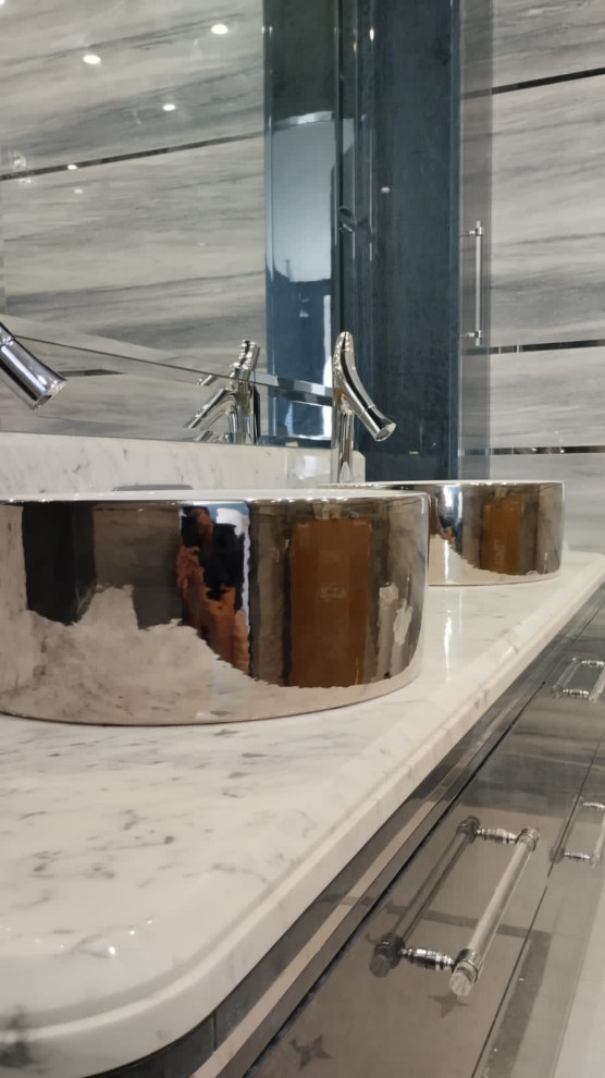 Обложка проекта: Столешница из натурального мрамора в санузле