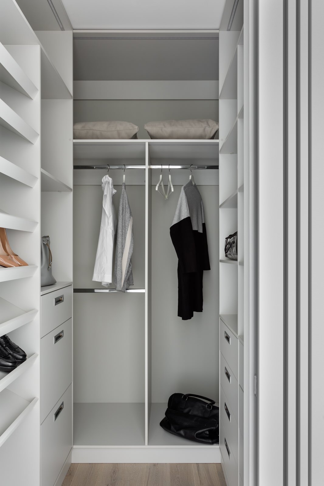 Обложка проекта: «Монохромная квартира под сдачу в Москве»