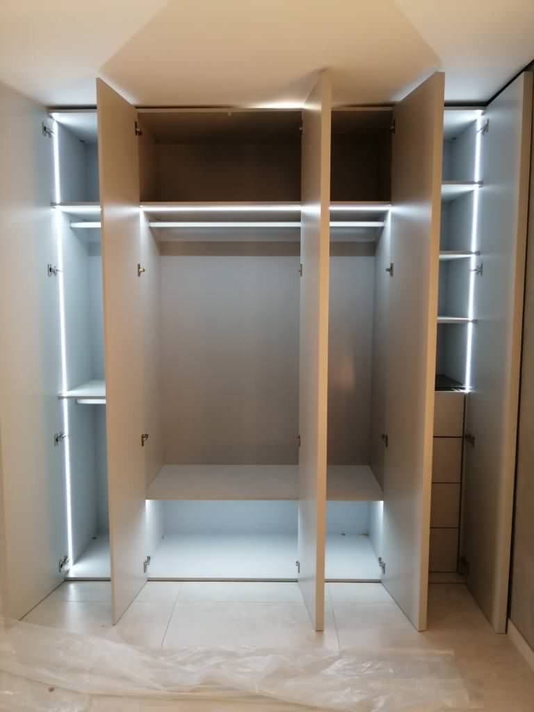 Обложка проекта: Шкаф с подсветкой