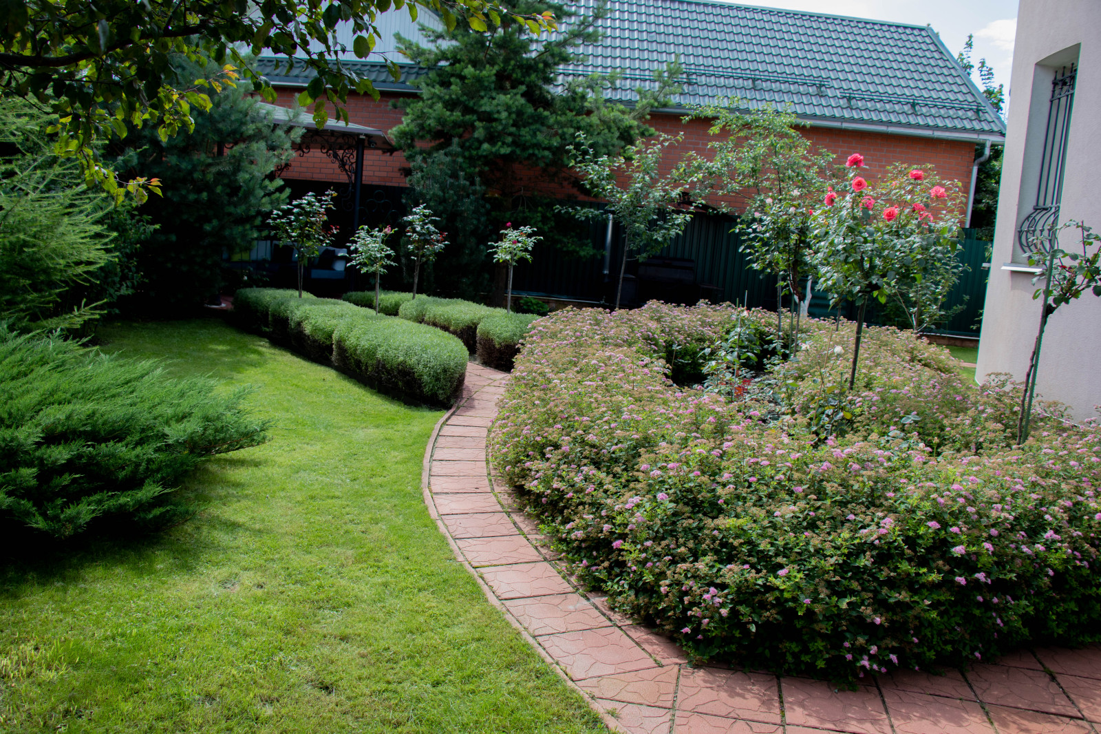 Французский садик в поселке Рыбаки Дмитровское шоссе