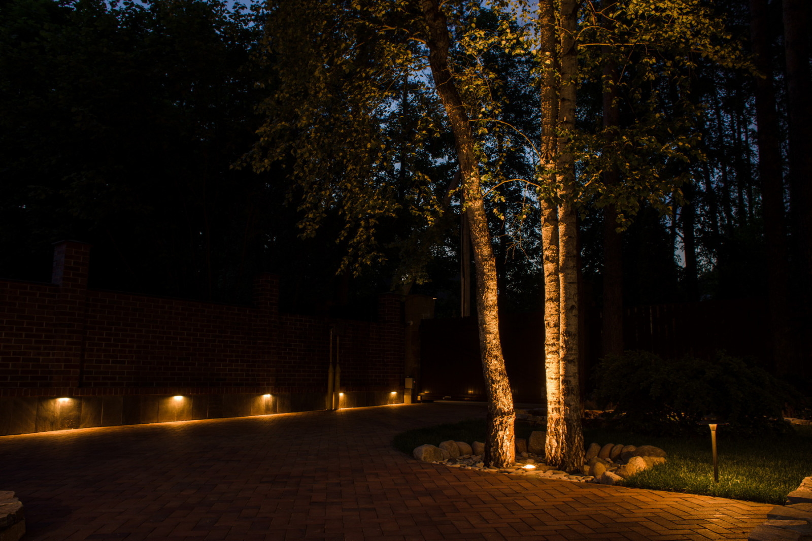 Освещение фасада дома