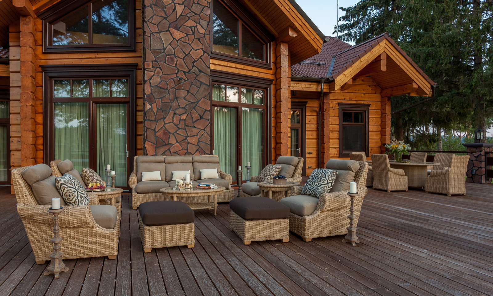 Деревянный дом в классическом стиле