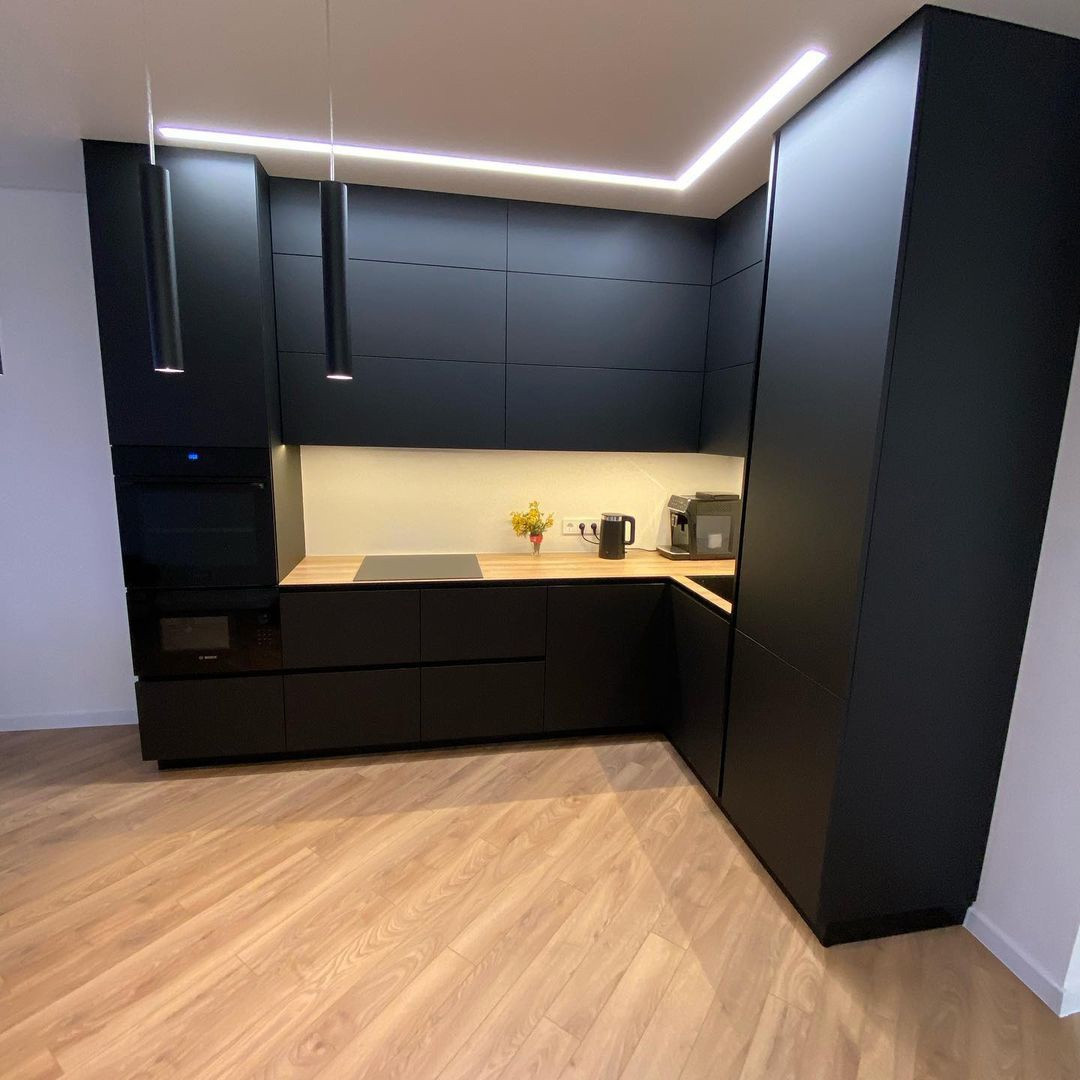 Кухня с фасадами Fenix