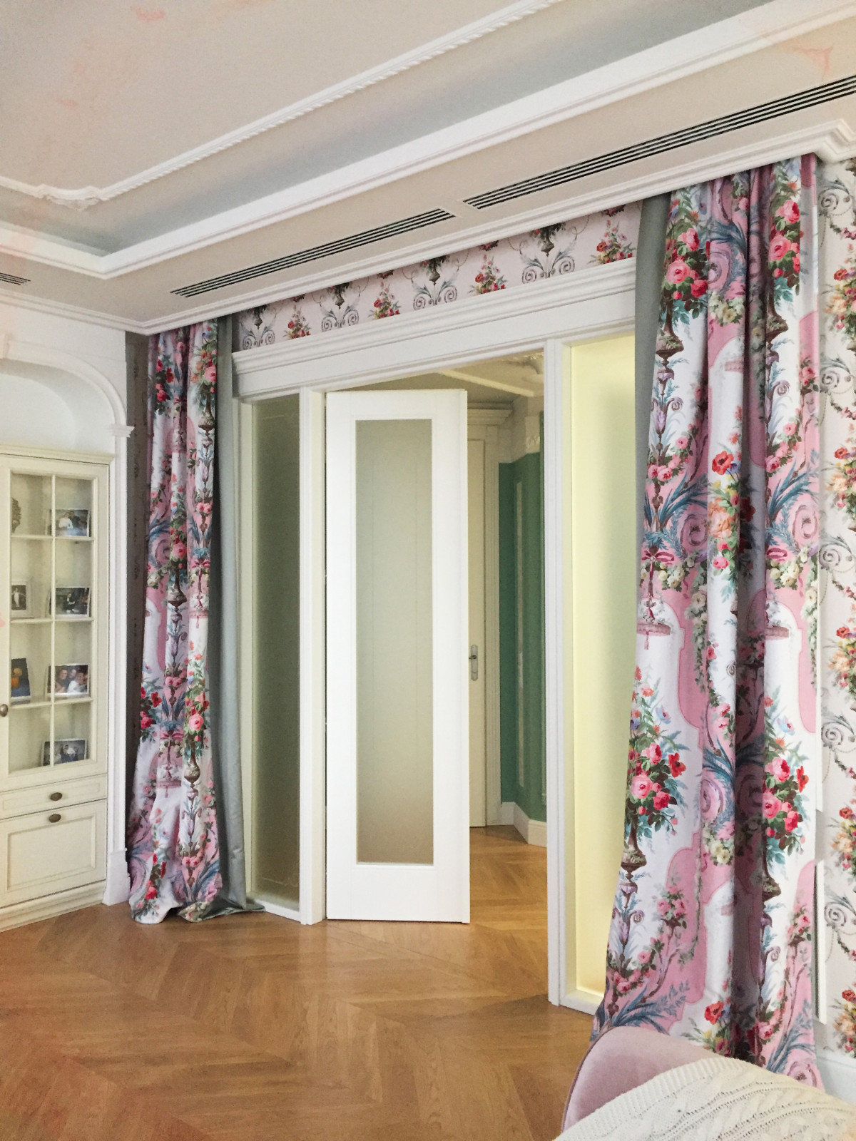 квартира в французском стиле в процессе декорирования