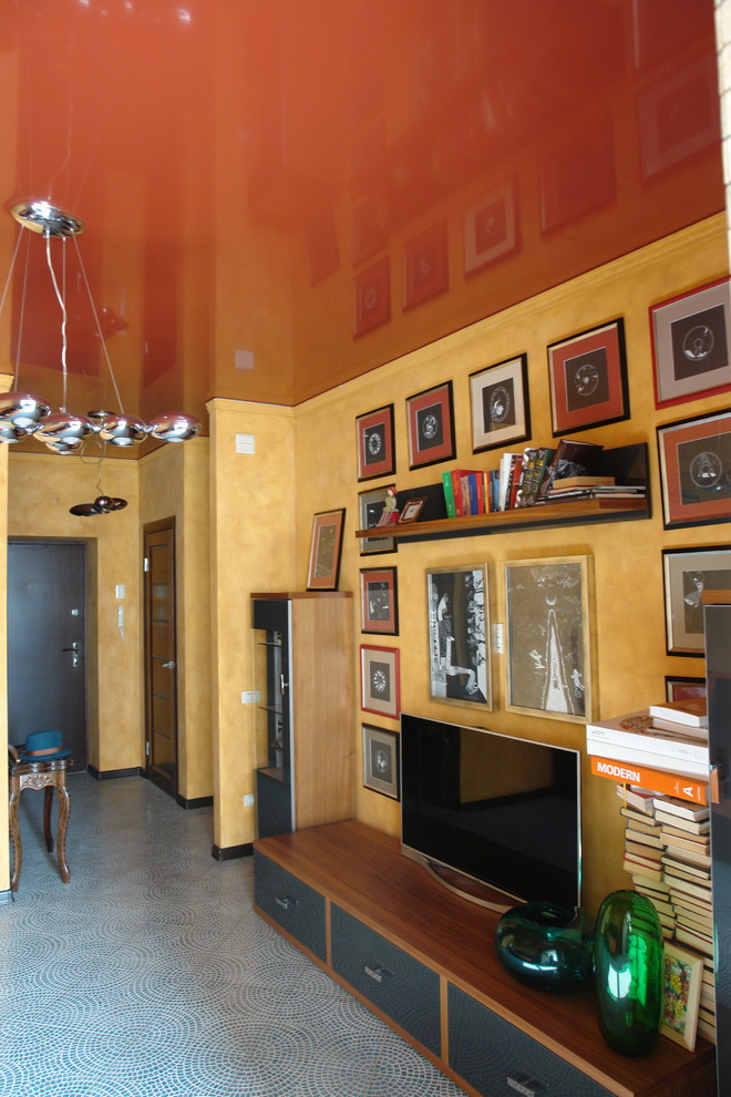 Перепланировка: из однушку в двушку с кладовкой и рабочим местом в спальне.