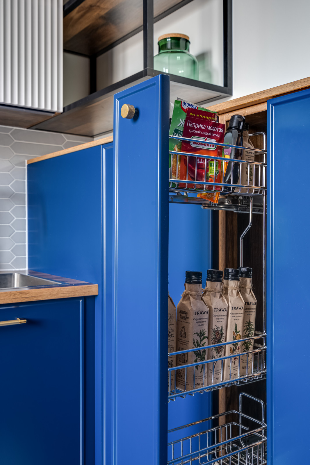 Современная синяя кухня