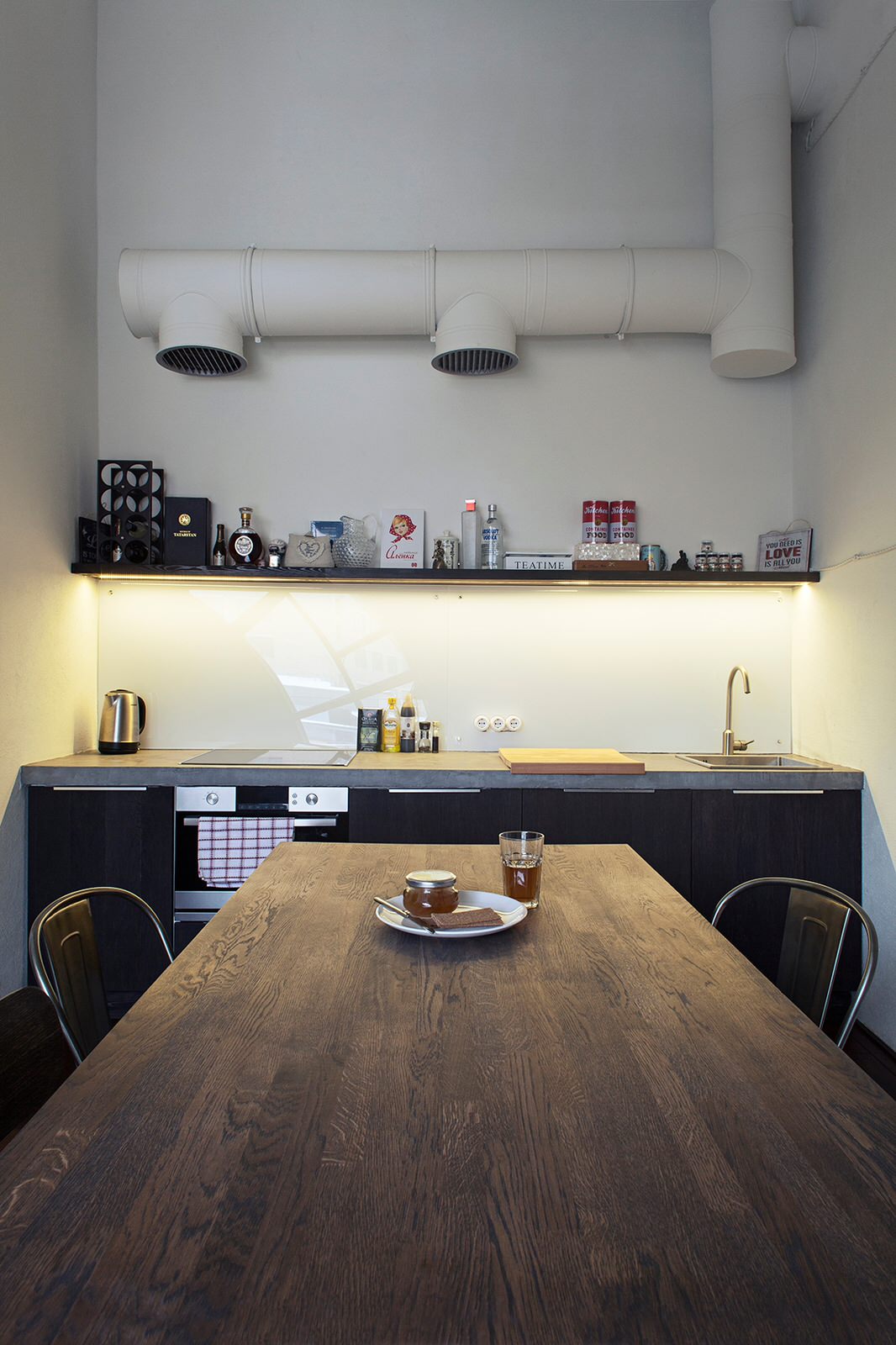 Жилое пространство в доме с аркой