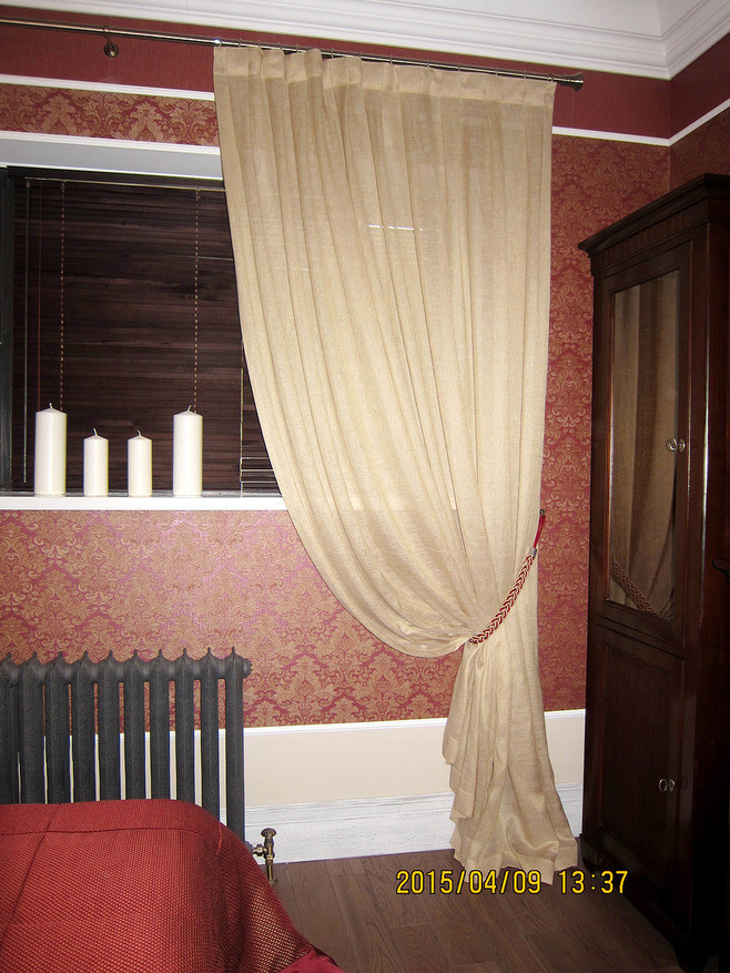 Спальня в красных тонах