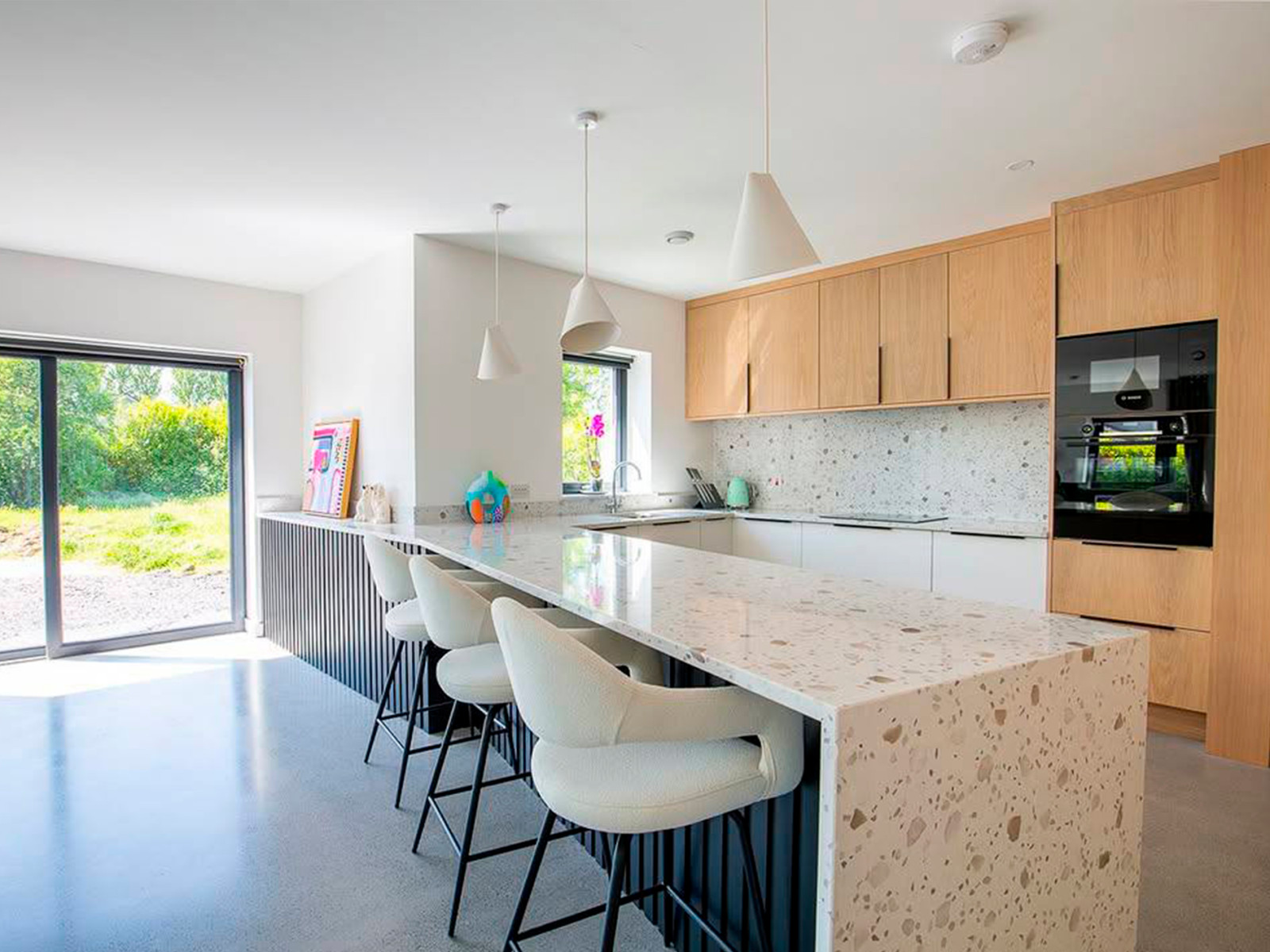 Полудрагоценный терраццо Venezian Infinto от Quantra Quartz