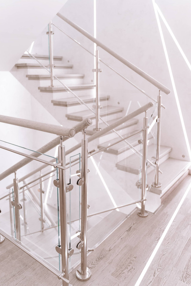 Проект 9 - Лестница в стиле Hi-Tech с подсветкой ступеней