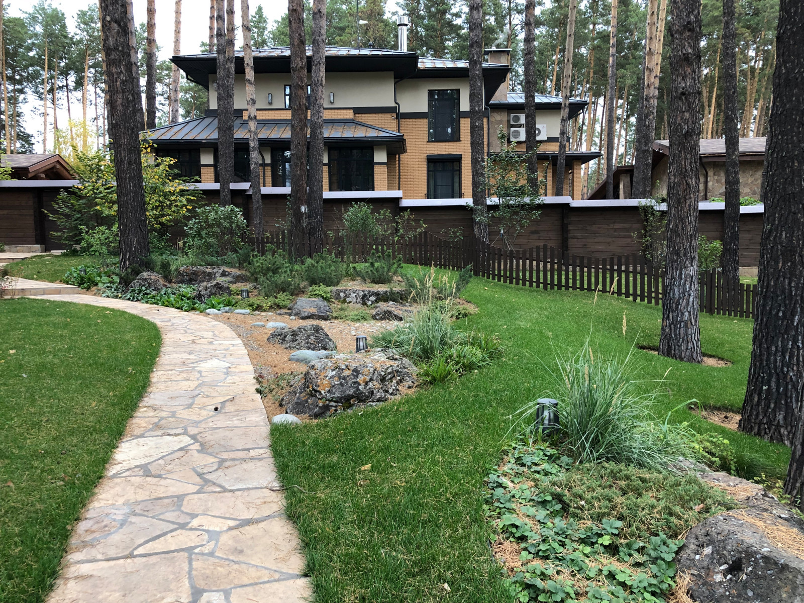 Просторный сад