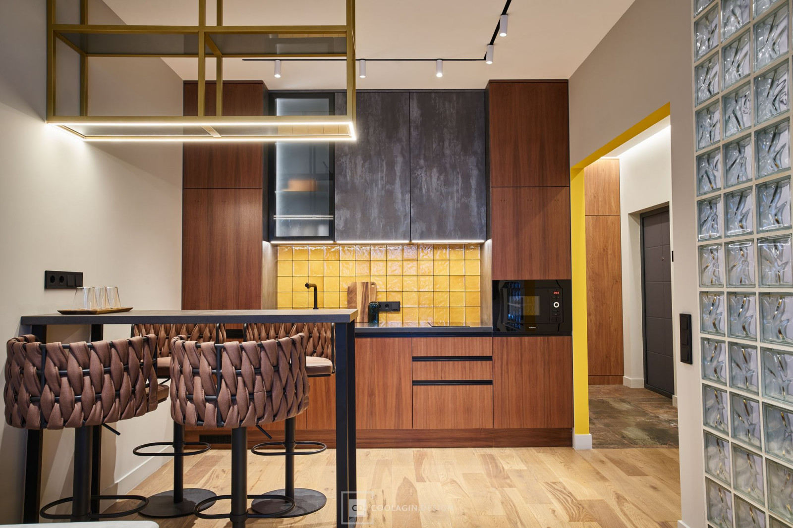 Стильный интерьер с жёлтыми акцентами