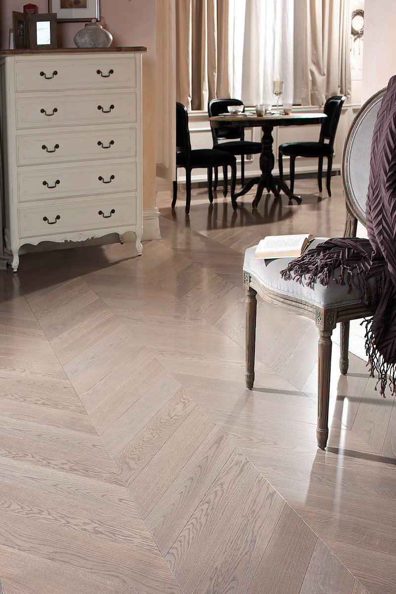 Паркет "Французская елка". Дуб Шамбор