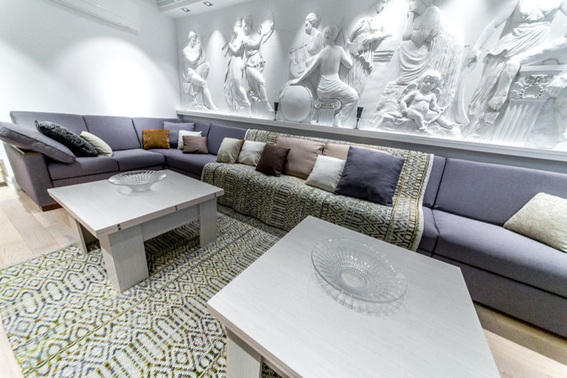 Квартирный вопрос. В греческом зале