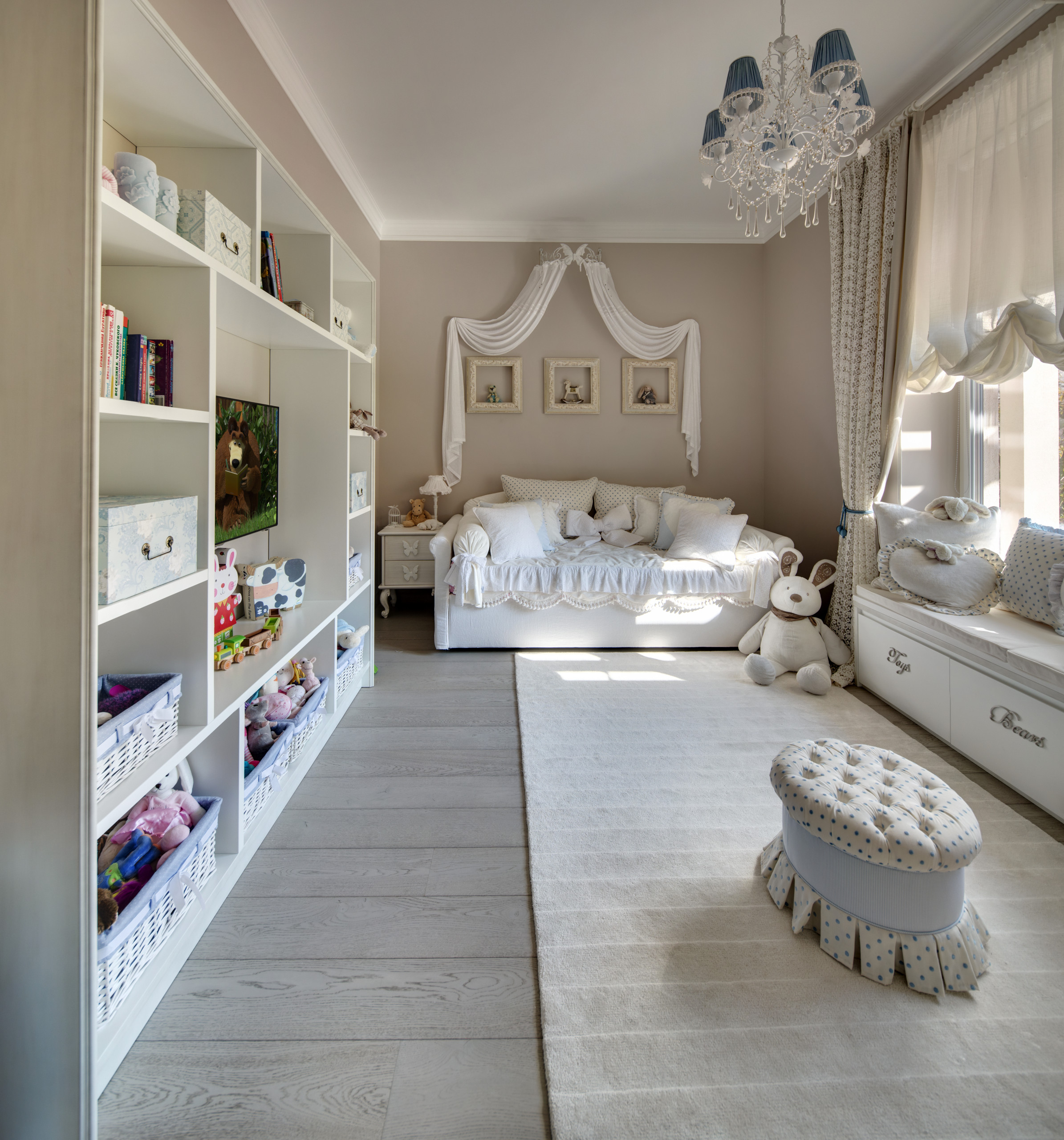 Houzz Украина: Дом с гардеробной под крышей для молодой семьи