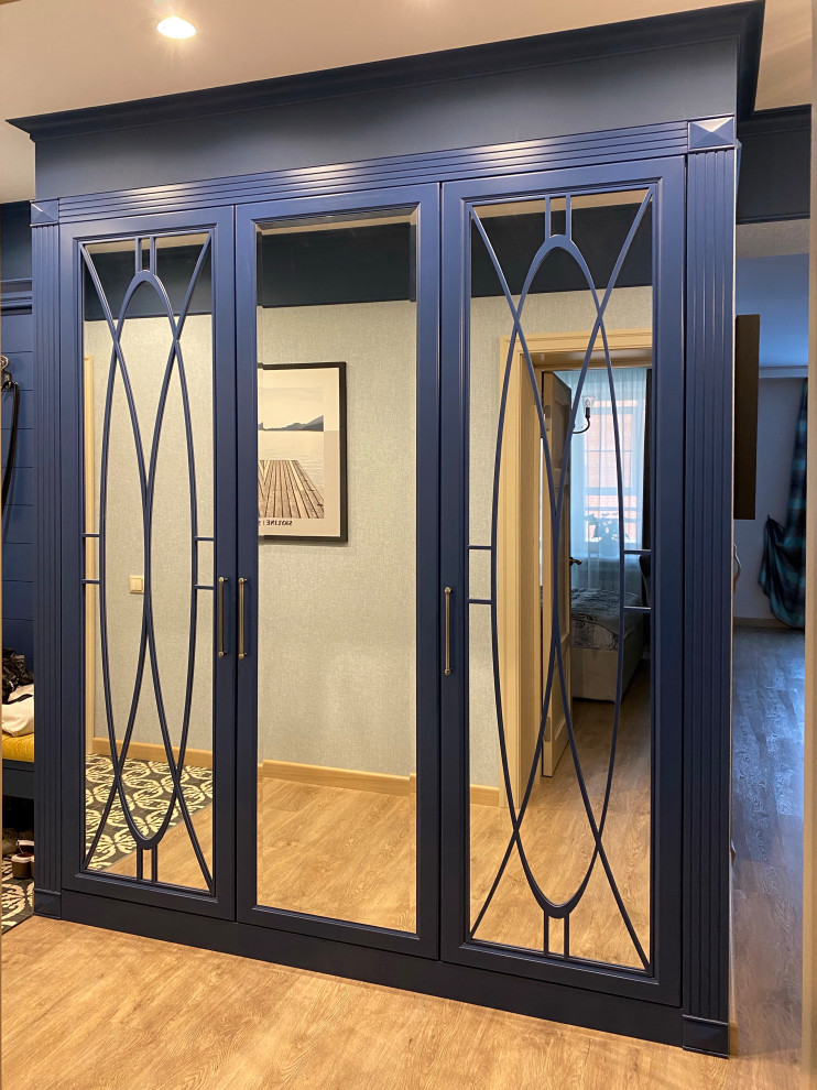 Шкаф классика в прихожую