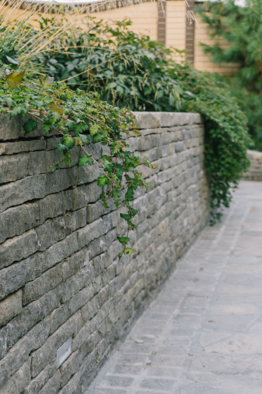 Сад с подпорными стенами