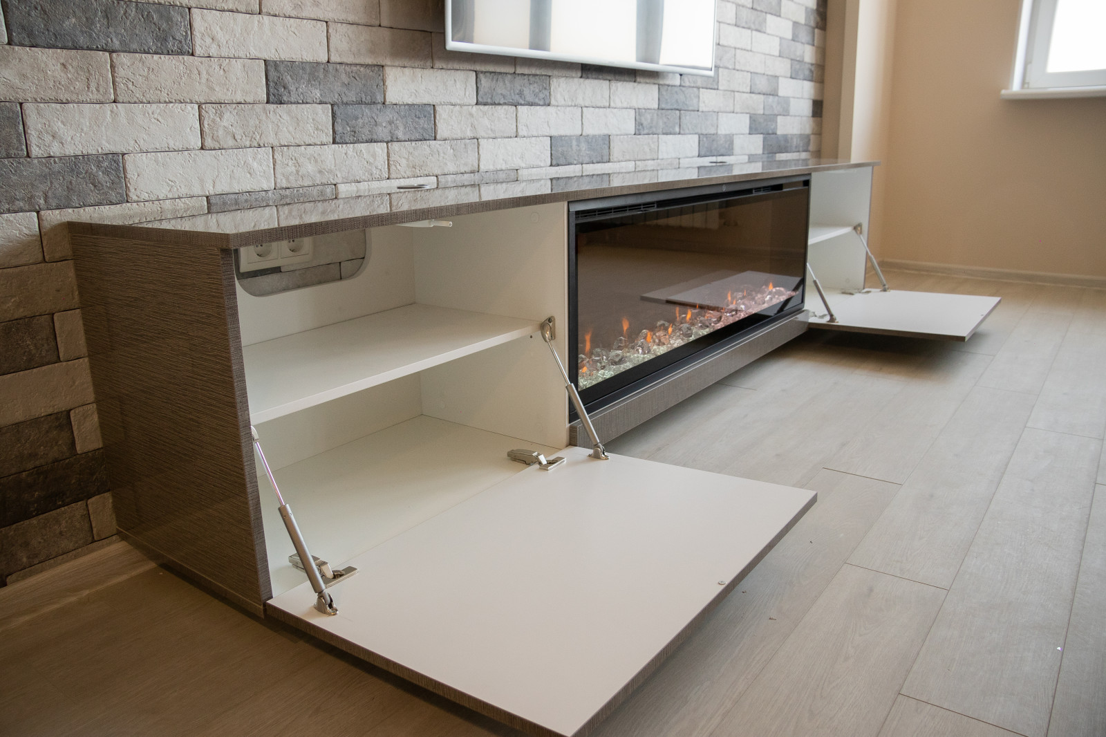 Тумба под ТВ со встроенным камином