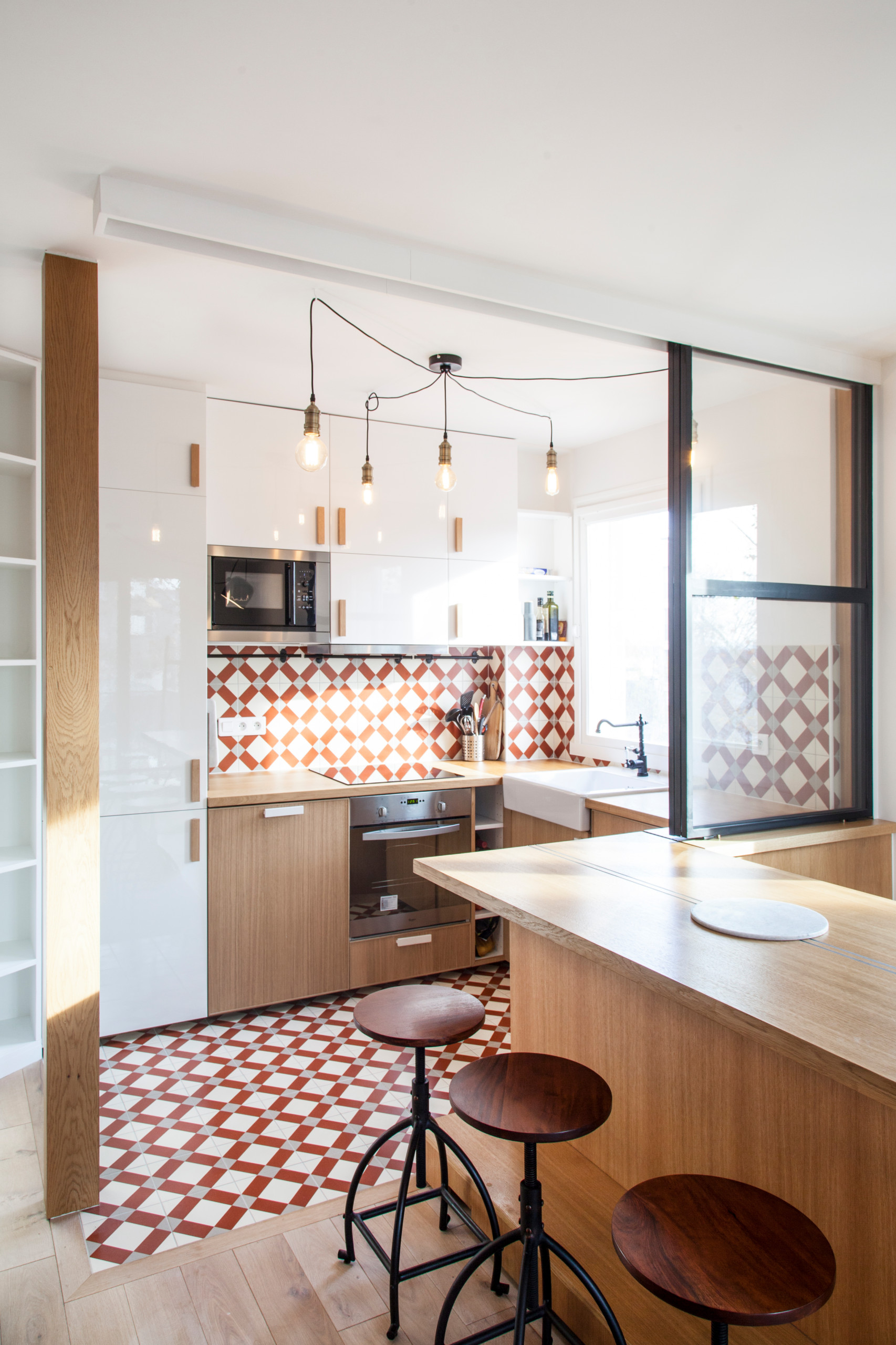 До и после: Микроапартаменты с причудливой стеной-столом