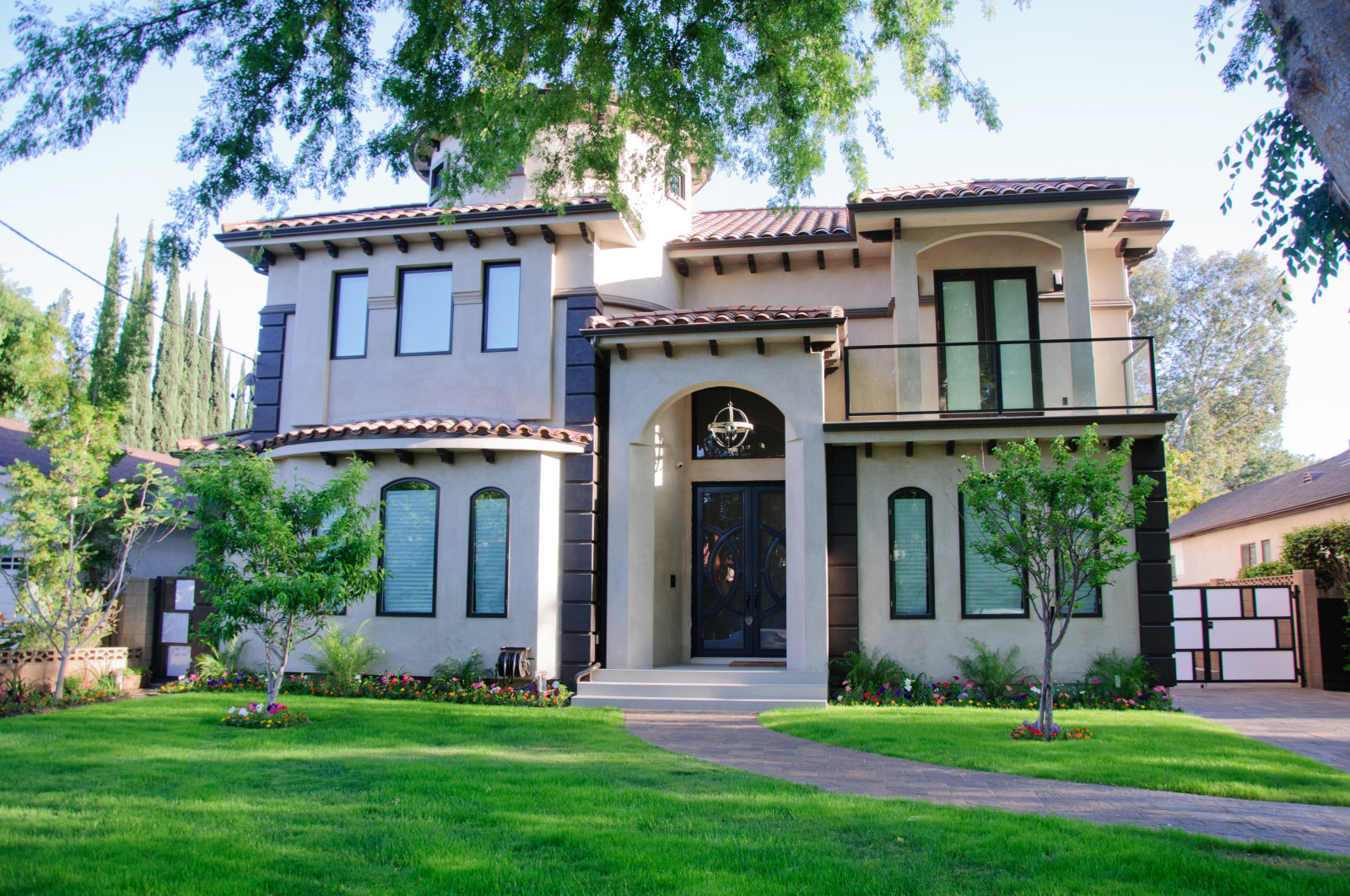 Северный Голливуд - Лос Анджелес. Дом в средиземноморском стиле.