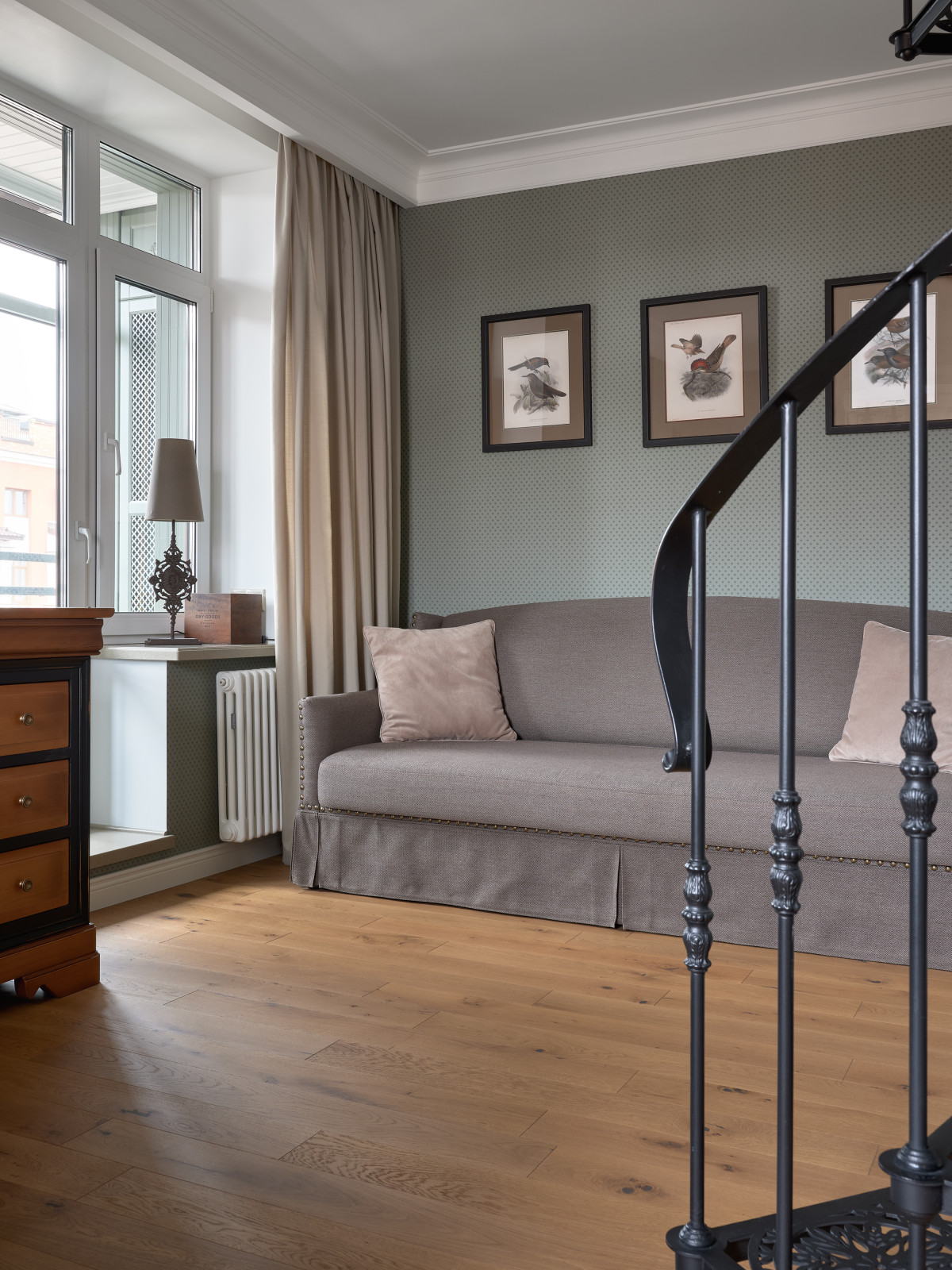 Серый элегантный