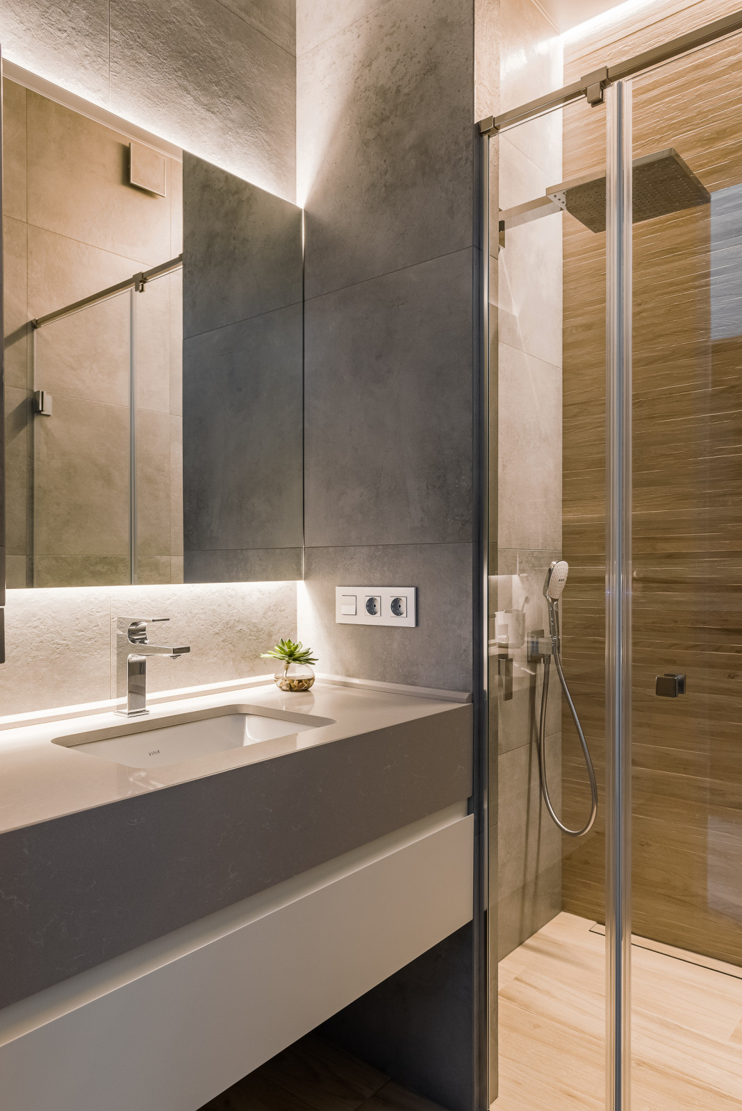 на стороне монохрома