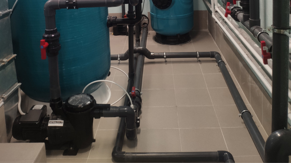 Обложка проекта: Плавательные бассейны в клубе грудничкового плавания