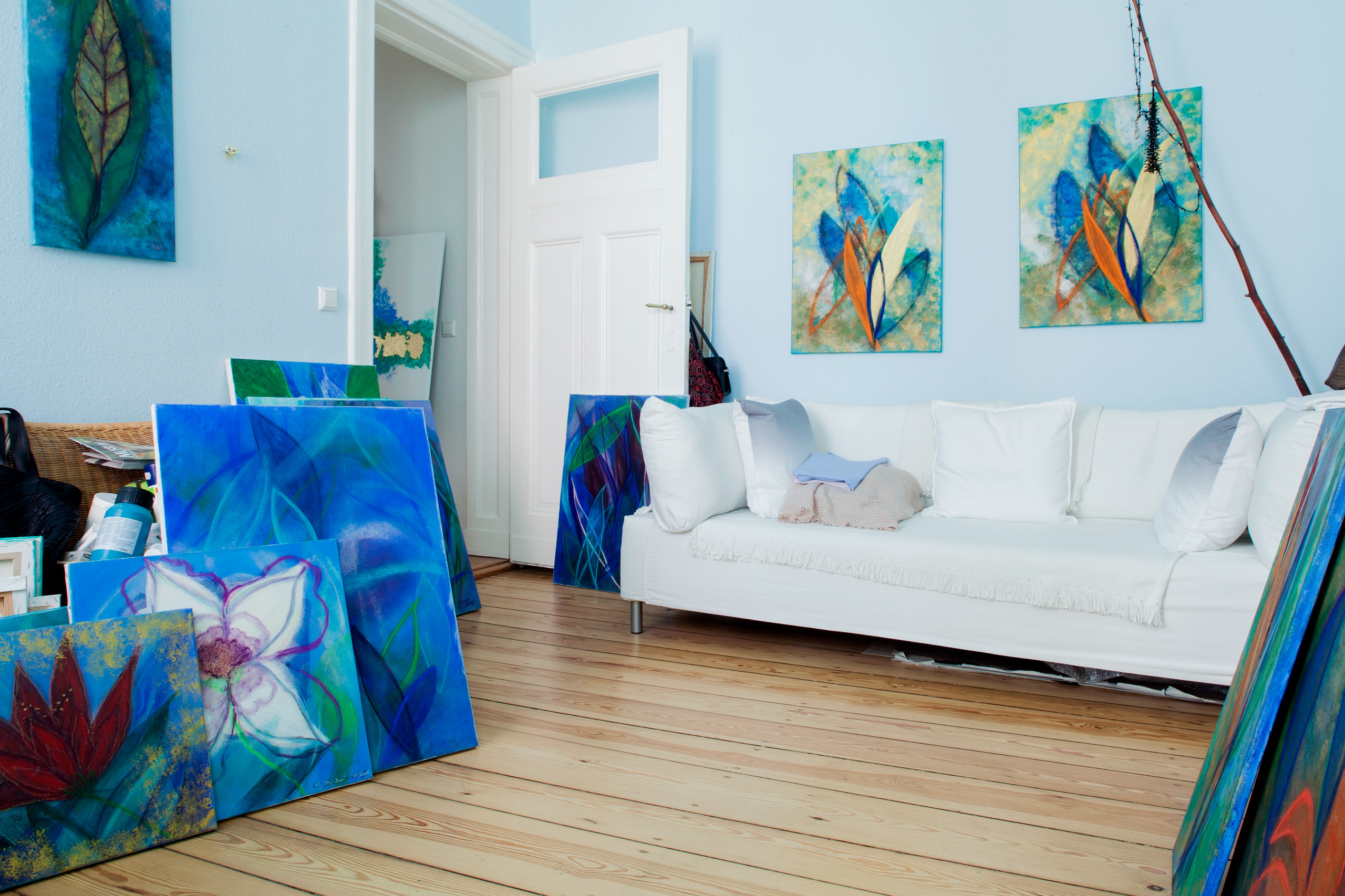 Houzz Германия: Берлинская лазурь в квартире художницы