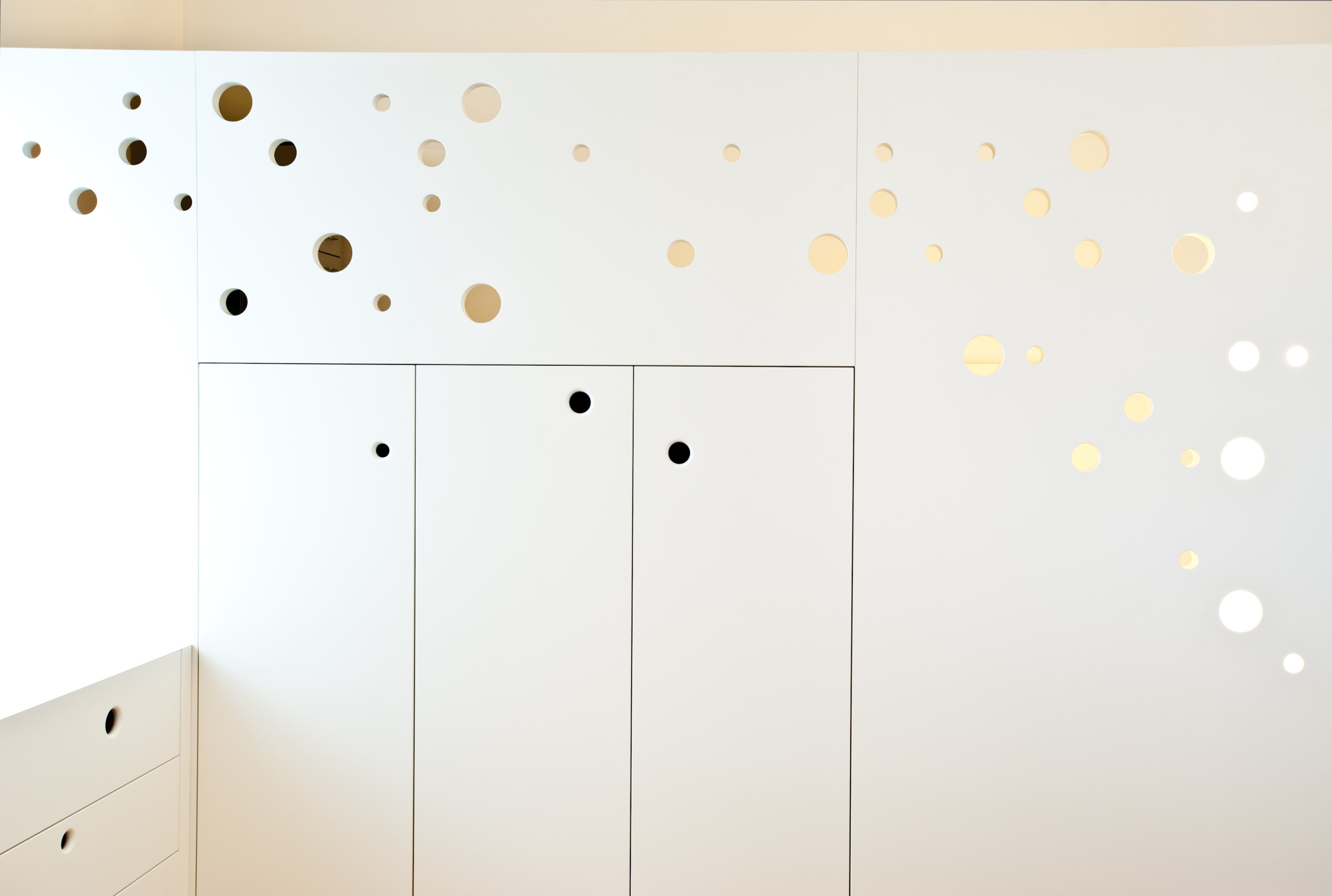 Houzz Италия: Многоуровневое пространство, которое играет со светом