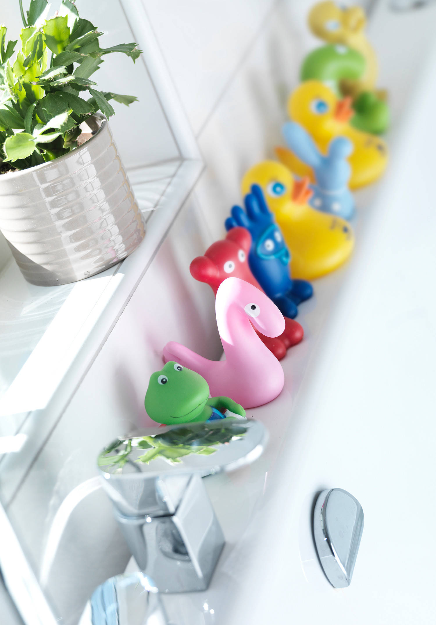 Расхламление ванной: 7 вещей, которые можно убрать с глаз