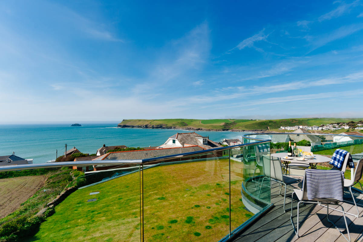 Мир дизайна: 11 балконов с открыточными видами